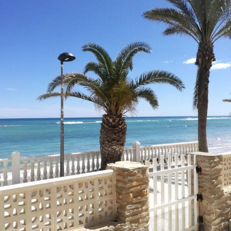 CHALET A 5 METROS DEL MAR.Wifi gratis - Three-Bedroom Apartment - 1