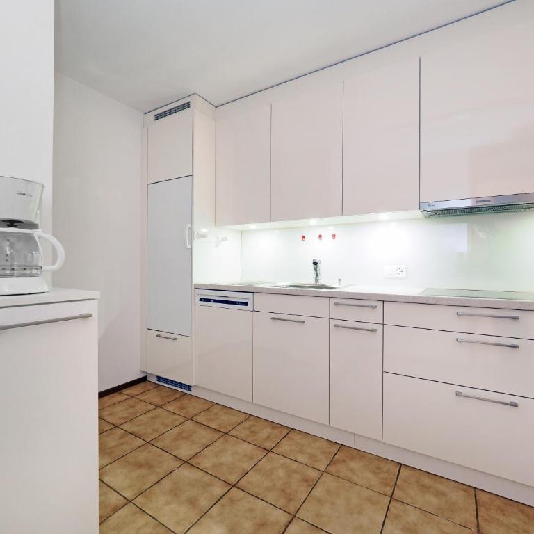 Apart Holidays - Residenza Flora - Appartamento con 2 Camere da Letto - 3
