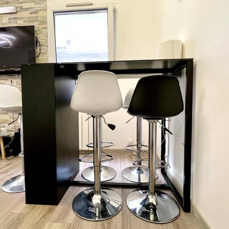 Exceptionnelle maison de ville ✧Cour privée ✧Métro - Appartement 2 Chambres - 9