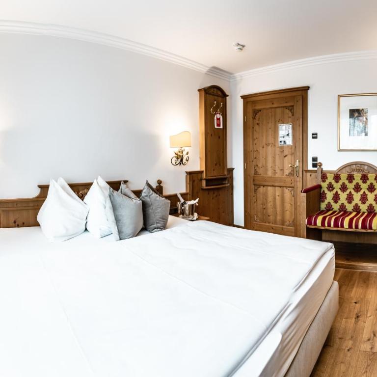Hotel Hubertushof - Deluxe Doppelzimmer mit Parkplatz- oder Gartenblick - 5