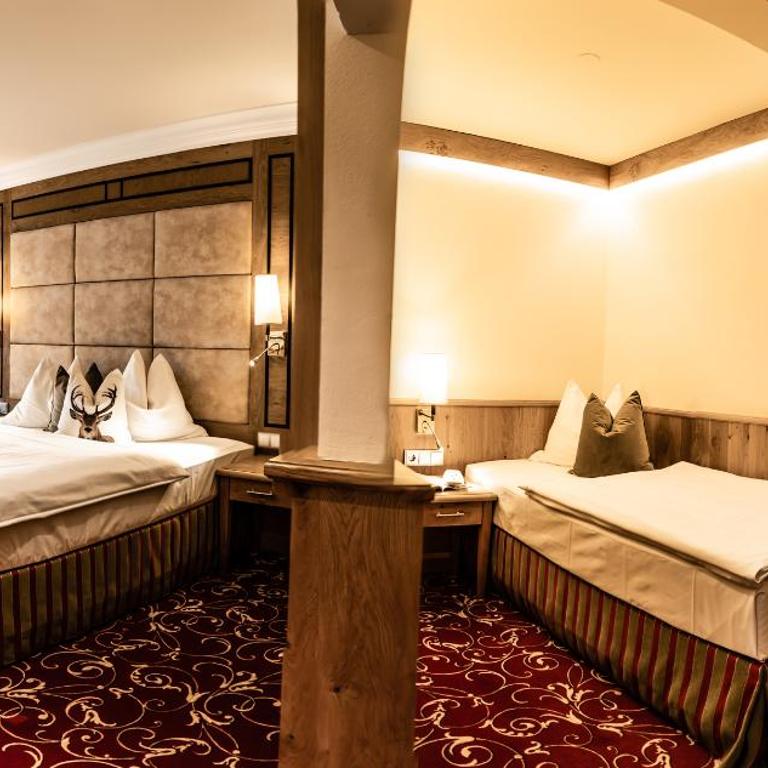 Hotel Hubertushof - Dreibettzimmer mit Straßenblick - 1