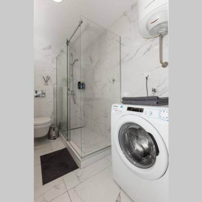 Zemun Luxury - Comfortable, workspace, quiet, free parking, Netflix - One-Bedroom Apartment - 13