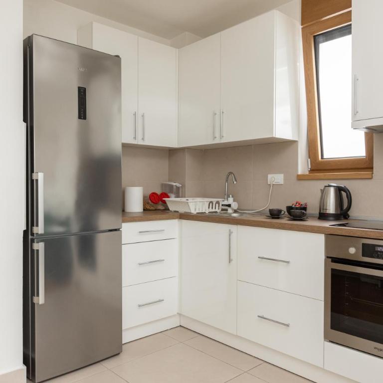 Zemun Luxury - Comfortable, workspace, quiet, free parking, Netflix - One-Bedroom Apartment - 4