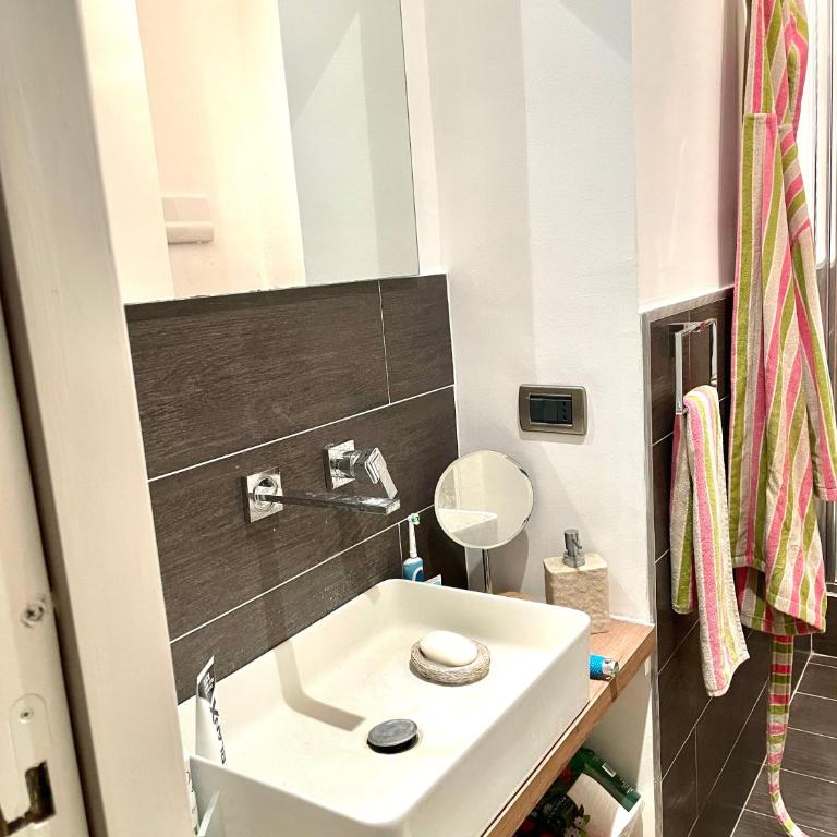 Heloise42 - One-Bedroom Apartment - 6