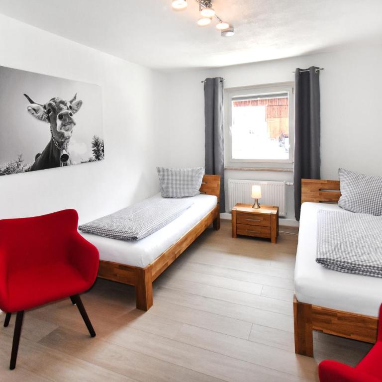 8peaks - Zweibettzimmer mit eigenem Bad außerhalb des Zimmers - 1