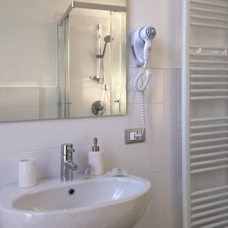 B&B L'Affresco - Camera Matrimoniale Deluxe con 1 Letto Supplementare - 11