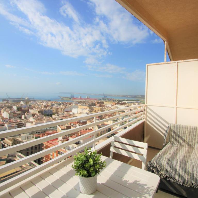 Estudio CasaTuris en planta 18 en pleno centro de Alicante A106 - One-Bedroom Apartment - 13