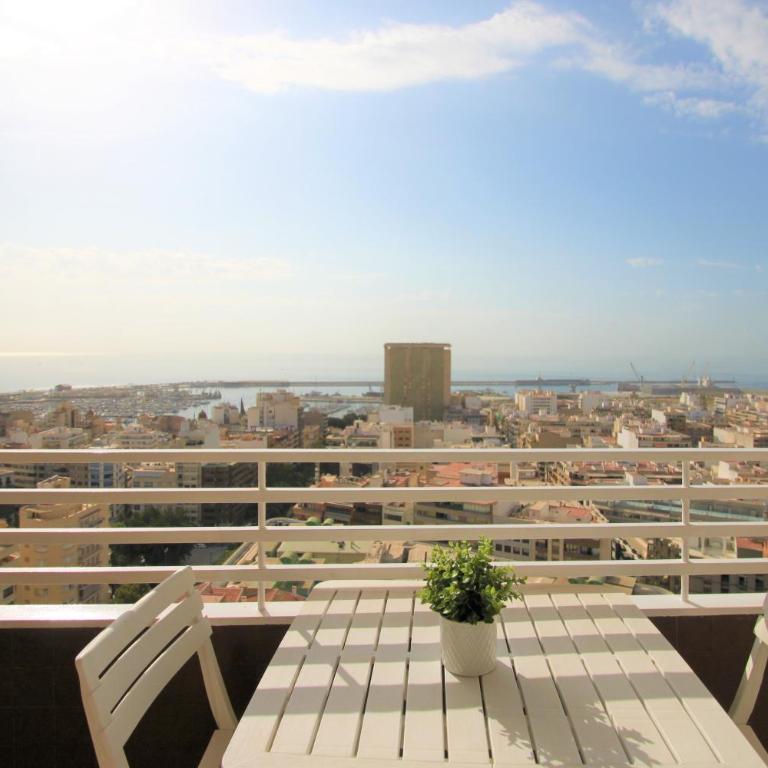 Estudio CasaTuris en planta 18 en pleno centro de Alicante A106 - One-Bedroom Apartment - 4
