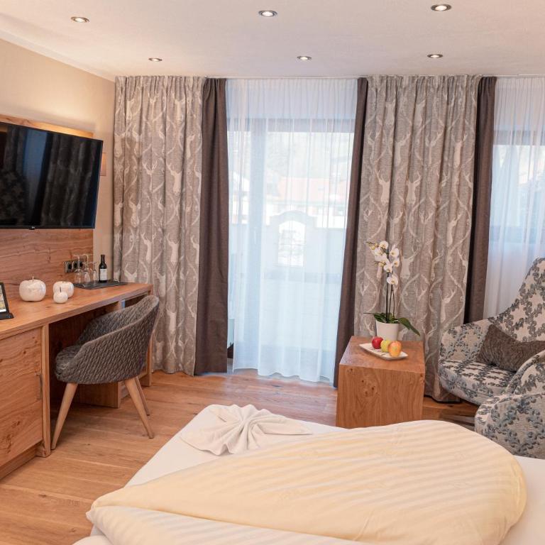 Parkhotel Burgmühle - Doppelzimmer mit Balkon - 3