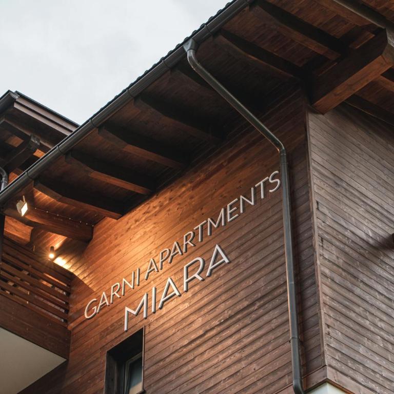 Garni Hotel Miara - Your Dolomites Home - Camera Matrimoniale con Balcone - 4