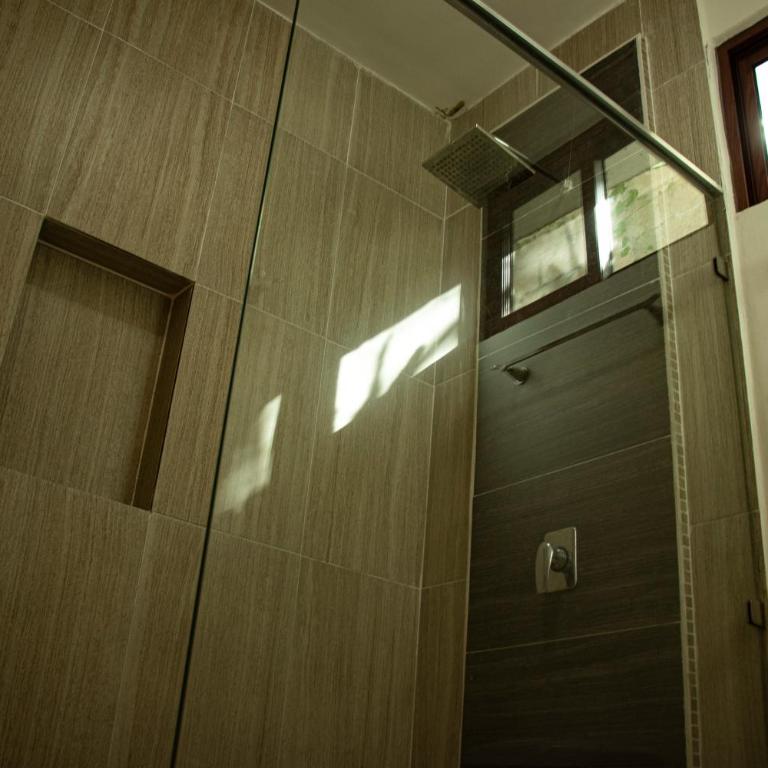 Poza Clara Sanctuary - Suite con cama extragrande y vistas a la piscina - 11