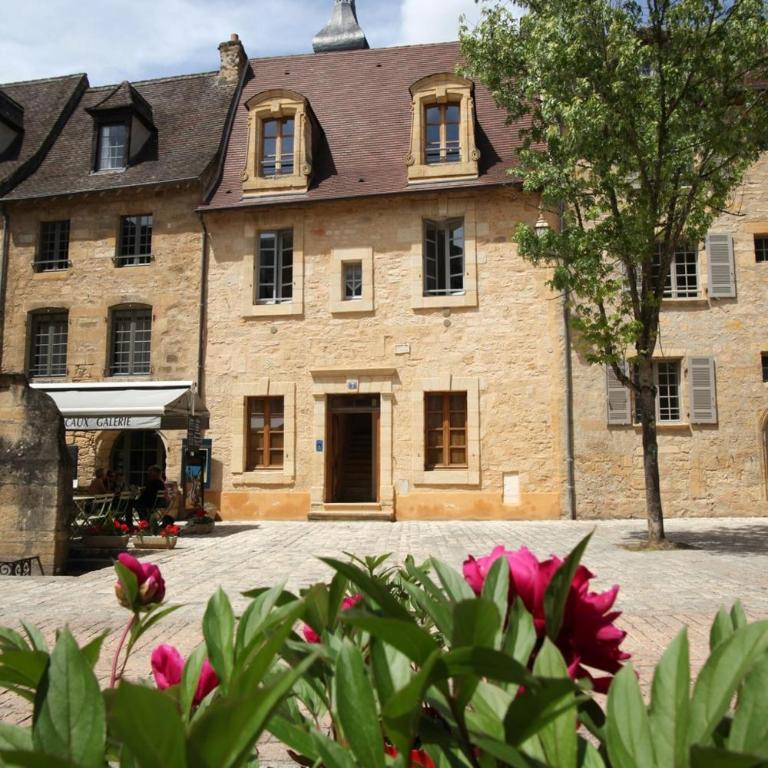 Le Grenier du Chapitre son loft avec les poutres et l'appartement une chambre sans les poutres - Loft - 8