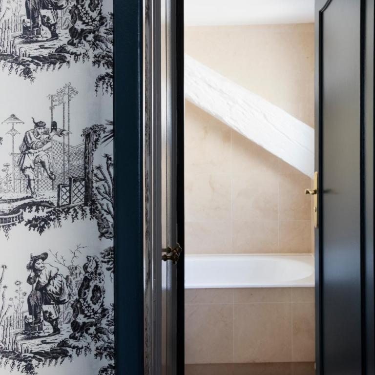 Hôtel Saint Germain - Classic Doppelzimmer mit Badewanne - 12