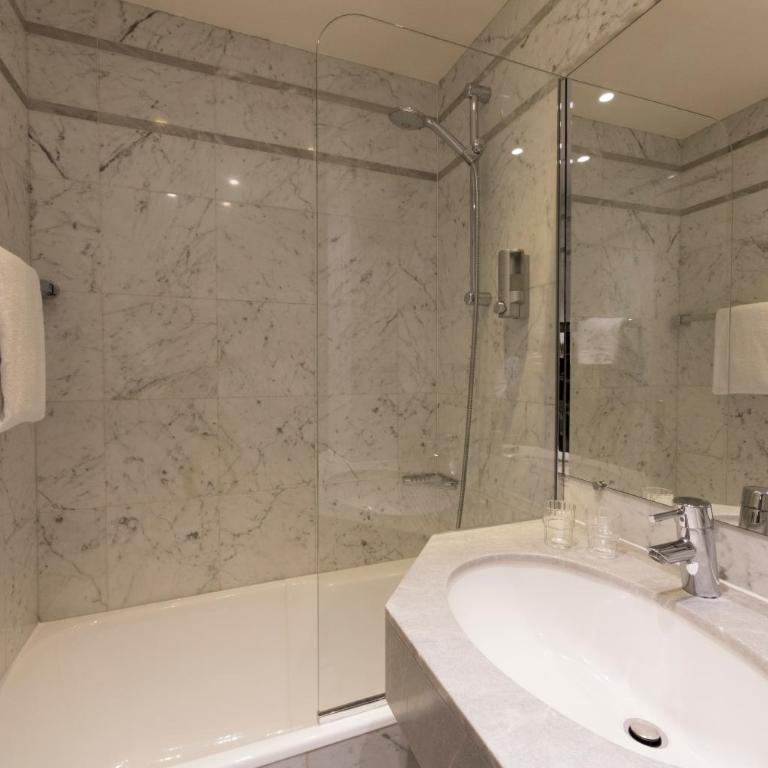 Hôtel Saint Germain - Classic Doppelzimmer mit Badewanne - 13