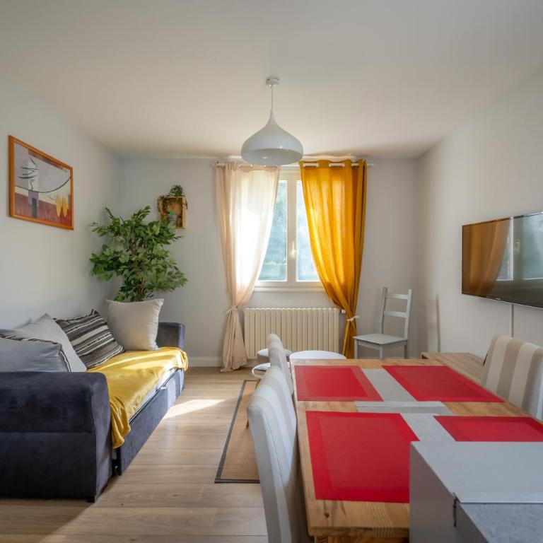 Etxeko txikia - Two-Bedroom Apartment - 12