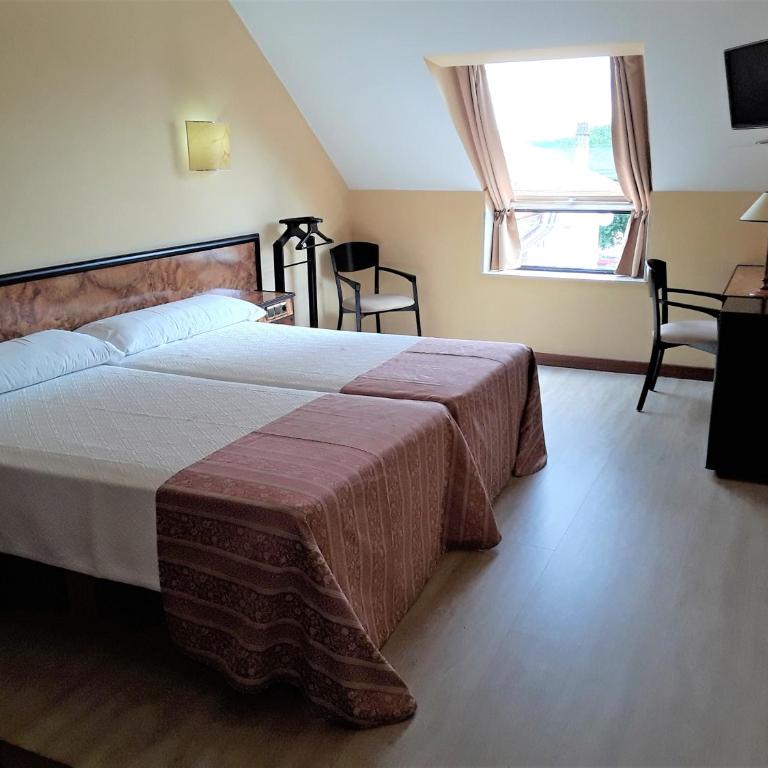 Hotel Castro - Habitación Doble - 1 o 2 camas - 6