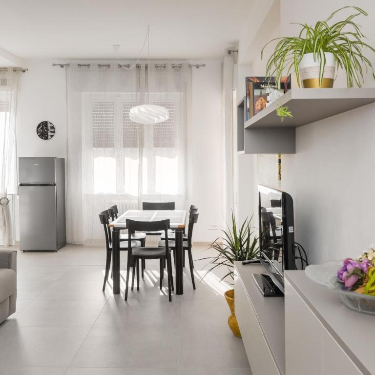 Civico40 Luminoso appartamento con balconi e garage privato - Two-Bedroom Apartment - 1