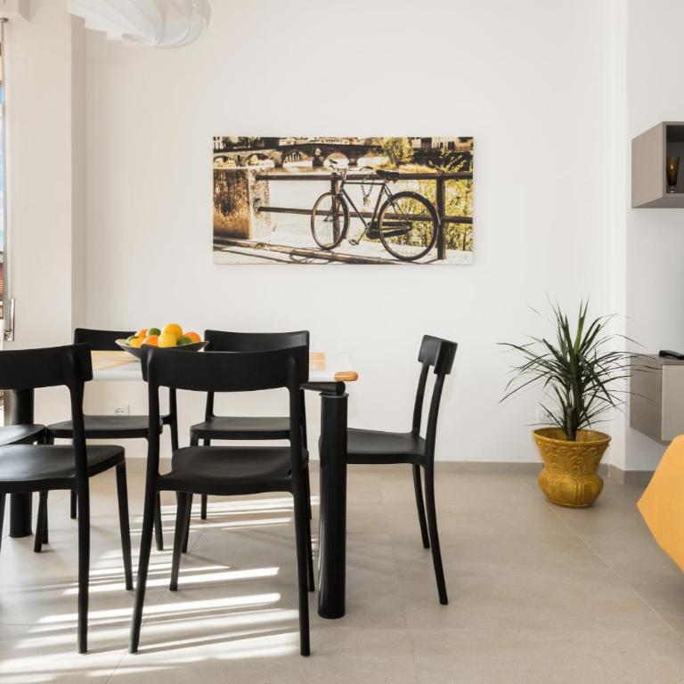 Civico40 Luminoso appartamento con balconi e garage privato - Two-Bedroom Apartment - 4