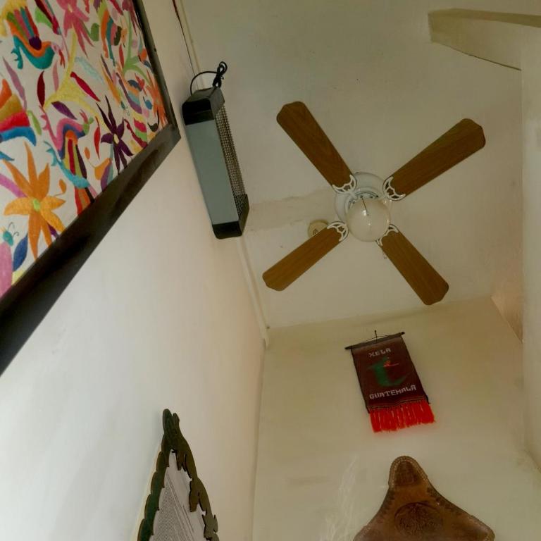 The Roof Backpackers - Double Room with Shared Bathroom - 4