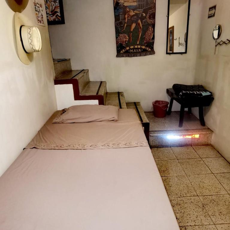 The Roof Backpackers - Double Room with Shared Bathroom - 2