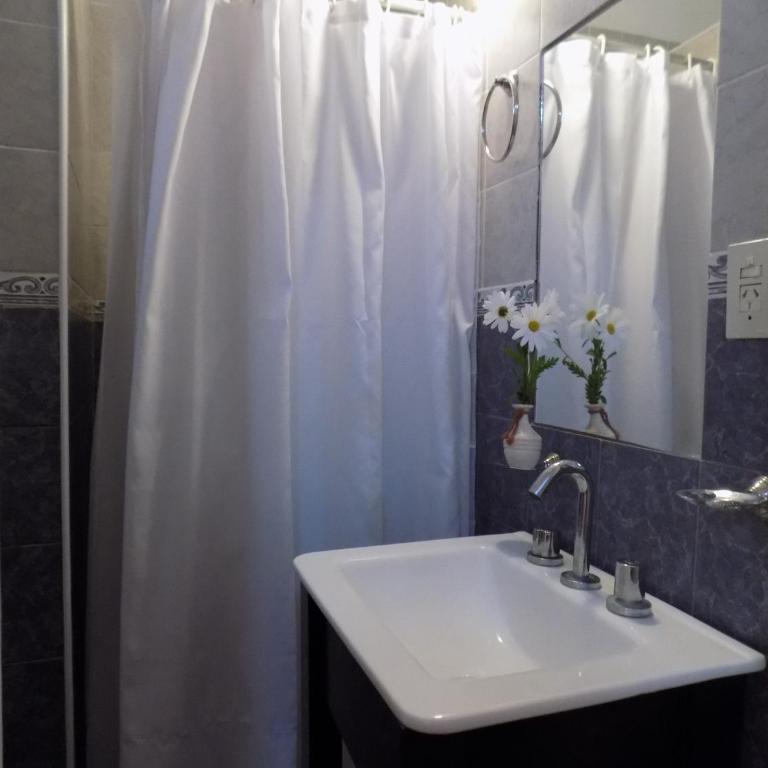 Hotel Embassy - Habitación Cuádruple con baño privado - 1