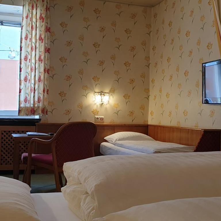 Hotel Hohenstauffen - Dreibettzimmer - 4