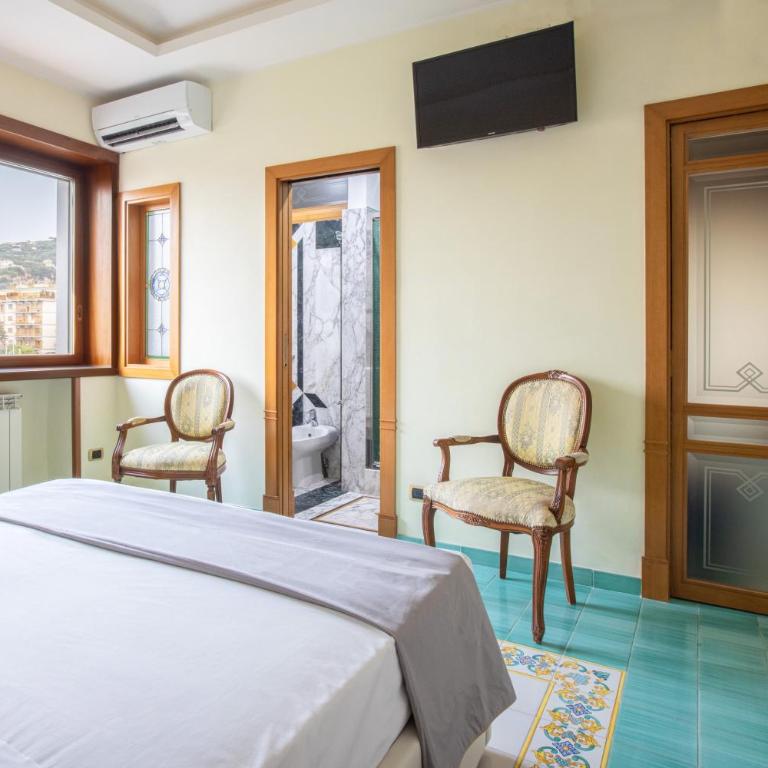 SorrentoVibes - Family Home with terrace & amazing view in Sorrento Center - Appartamento con 3 Camere da Letto - 4