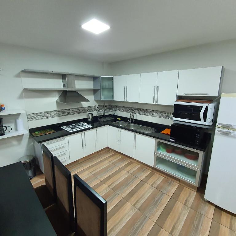 Departamento todo 1 piso en Encarnación - Apartamento de 3 dormitorios - 4