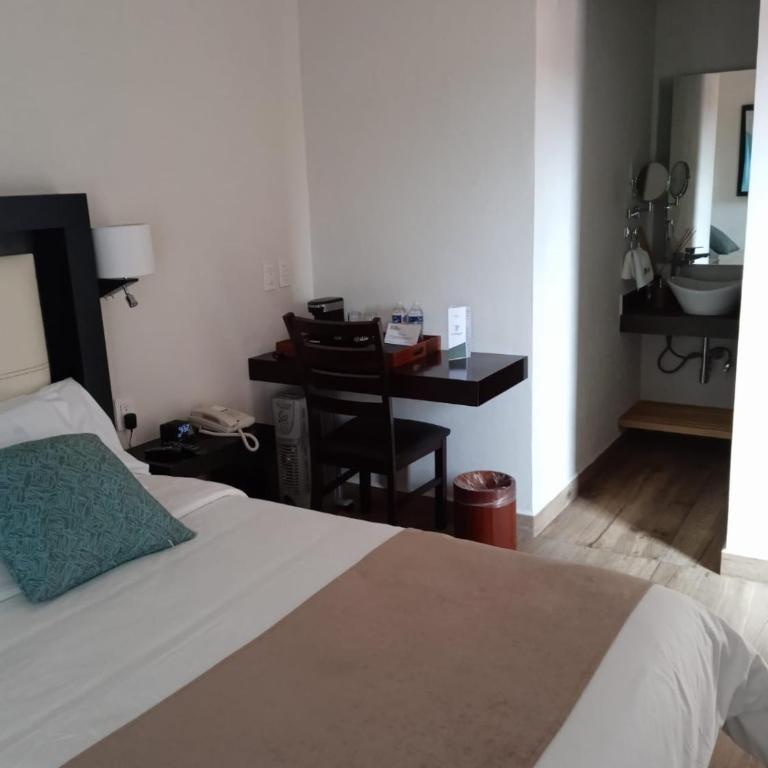 Hotel Villa Murano - King Room with Spa Bath - 6