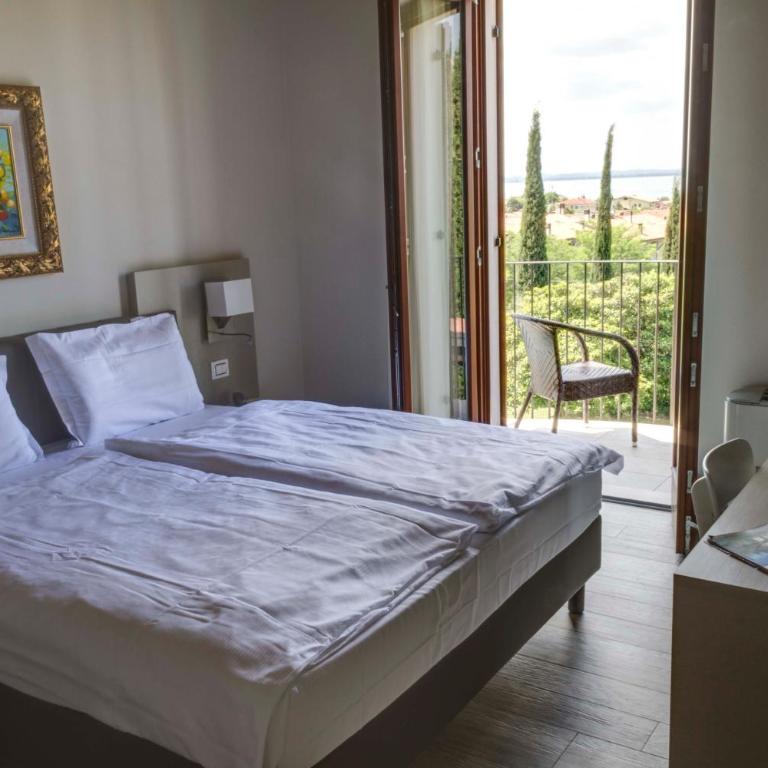 Hotel Relais Agli Olivi - Camera Superior Matrimoniale/Doppia con Letti Singoli con Balcone con Vista Lago - 11