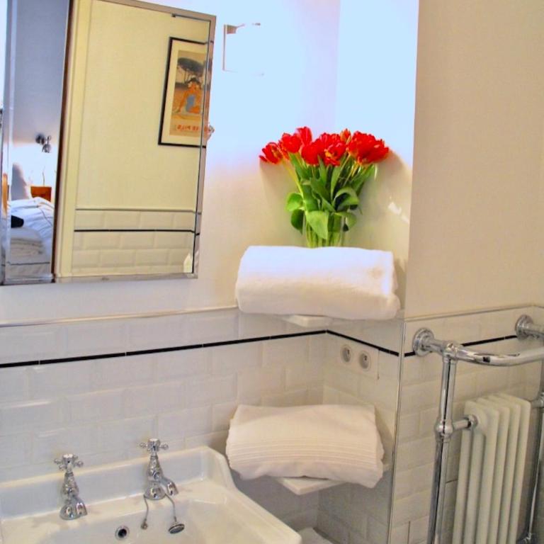 FULLY RENOVATED very quiet charming 2bed/2bath flat in the Marais sleeps up to 4 - Appartement 2 Chambres - 5