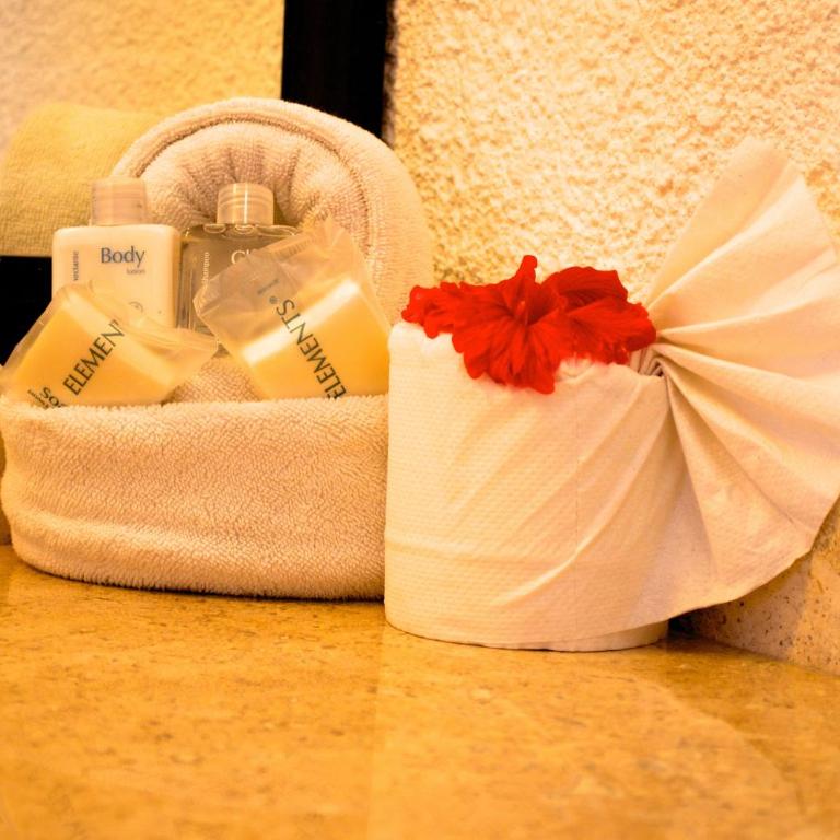 Pelicano Inn Playa del Carmen - Beachfront Hotel - Double Room with Two Double Beds and Sea View - 1