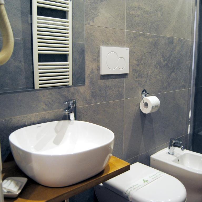 Hotel Camilla Firenze - Camera Quadrupla Classic - 9