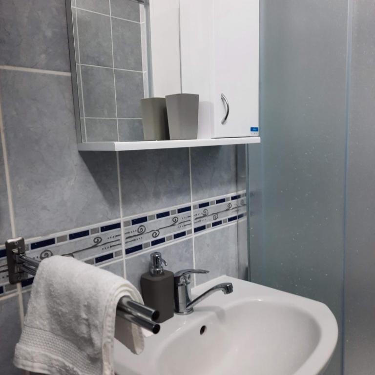 Oggy Apartment - One-Bedroom Apartment - 18