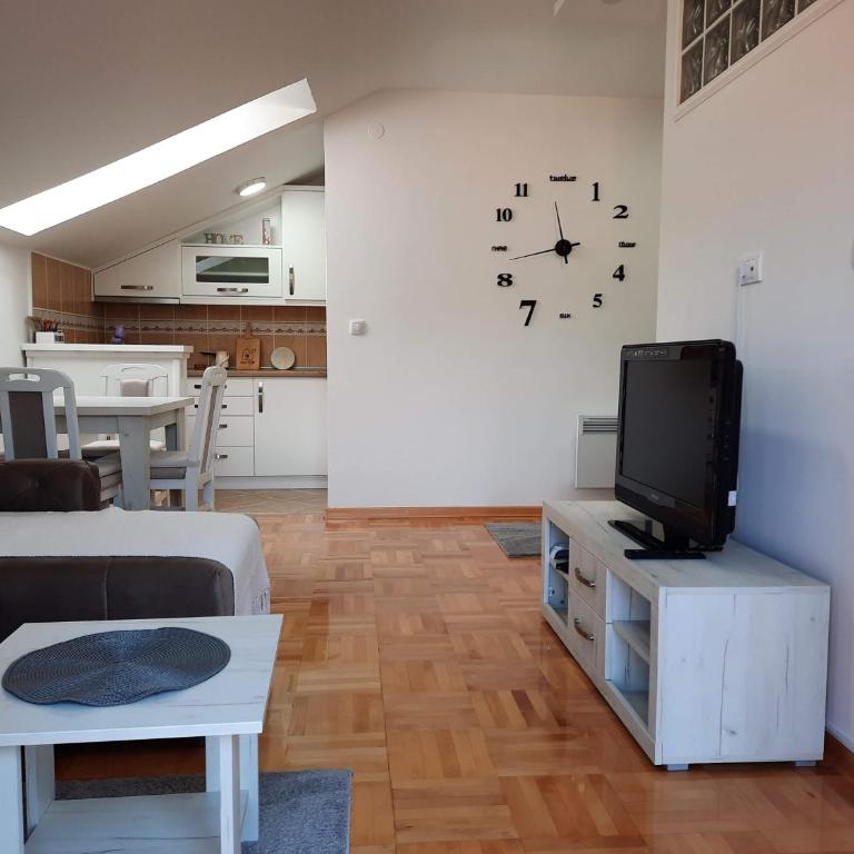 Oggy Apartment - One-Bedroom Apartment - 17