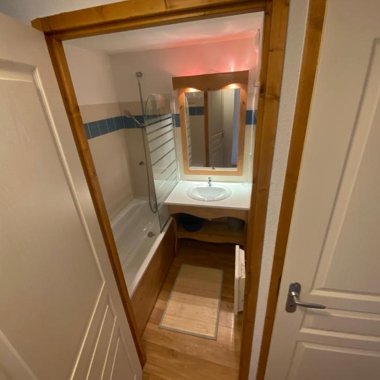 apt 4/6 pers aux villages du Bachat chamrousse - Two-Bedroom Apartment - 13