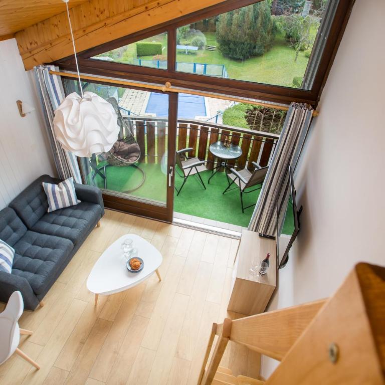 Stunning renovated studio with mezzanine - One-Bedroom Apartment - 3