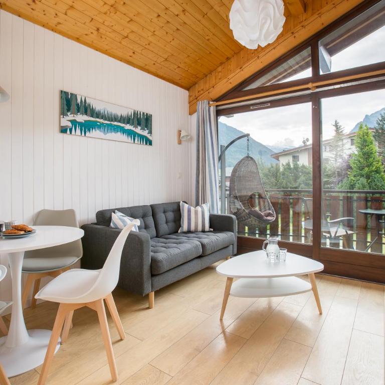 Stunning renovated studio with mezzanine - One-Bedroom Apartment - 2