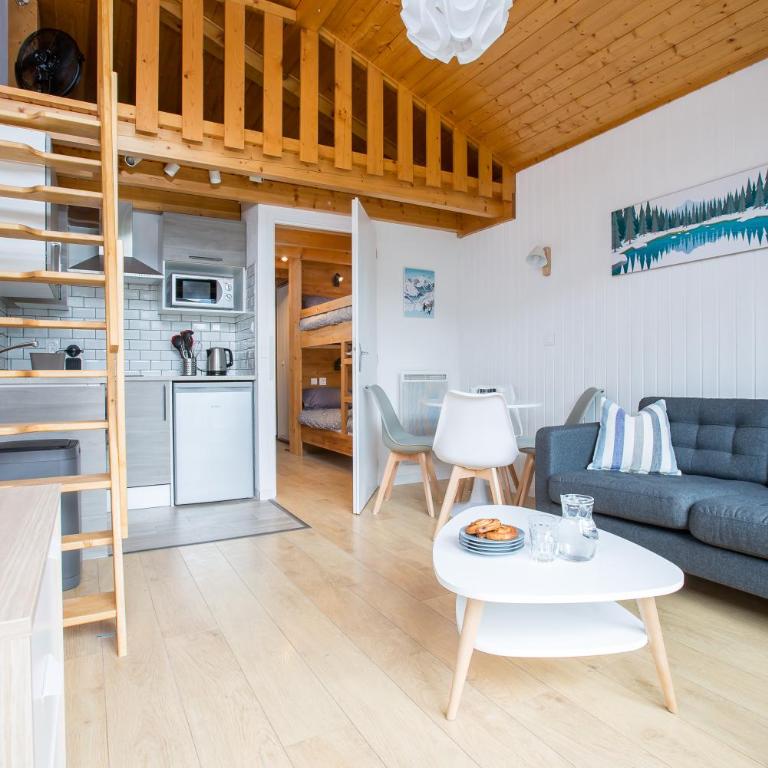 Stunning renovated studio with mezzanine - One-Bedroom Apartment - 5