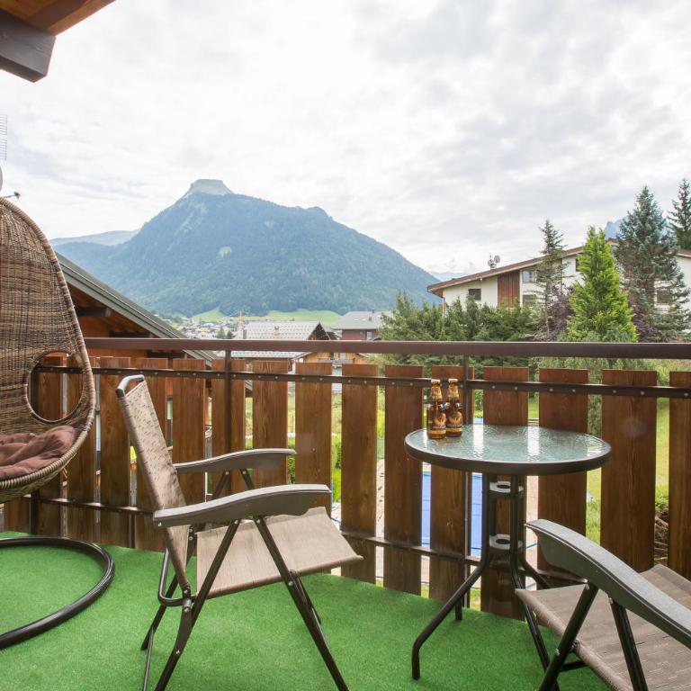 Stunning renovated studio with mezzanine - One-Bedroom Apartment - 6