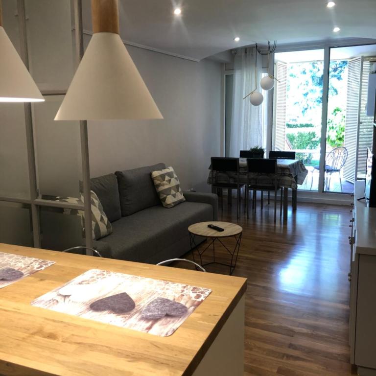 Alojamientos Castellana Jardín 1 y 2 PARKING Y PISCINA GRATIS!! - CASTELLANA JARDIN II. PLANTA BAJA - 4