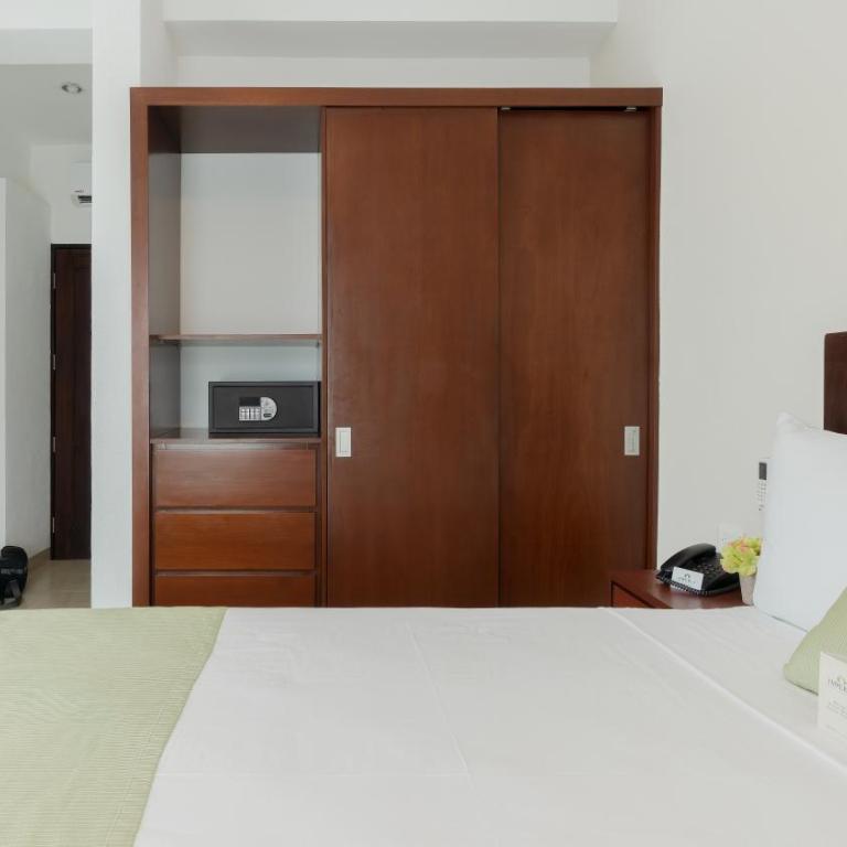 Imperla Hotel - Queen Room with Balcony - 11
