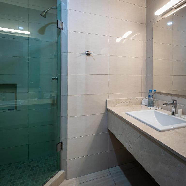 Imperla Hotel - King Room with Balcony - 9