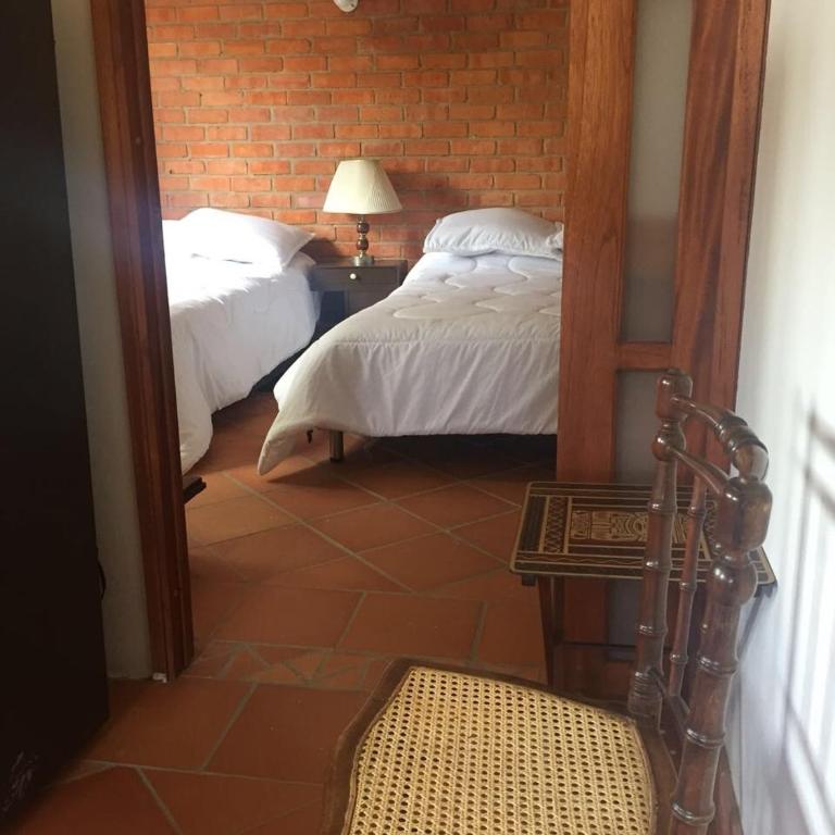 Refugio Villa Emilio - Habitación Familiar con vistas a la montaña - 1