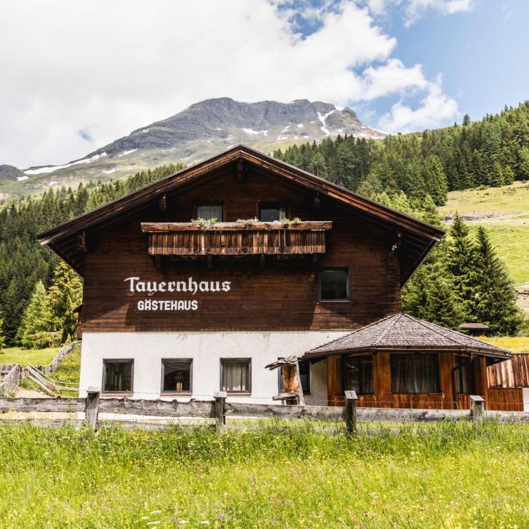 Gästehaus Tauernhaus - Familienzimmer mit Bergblick - 1