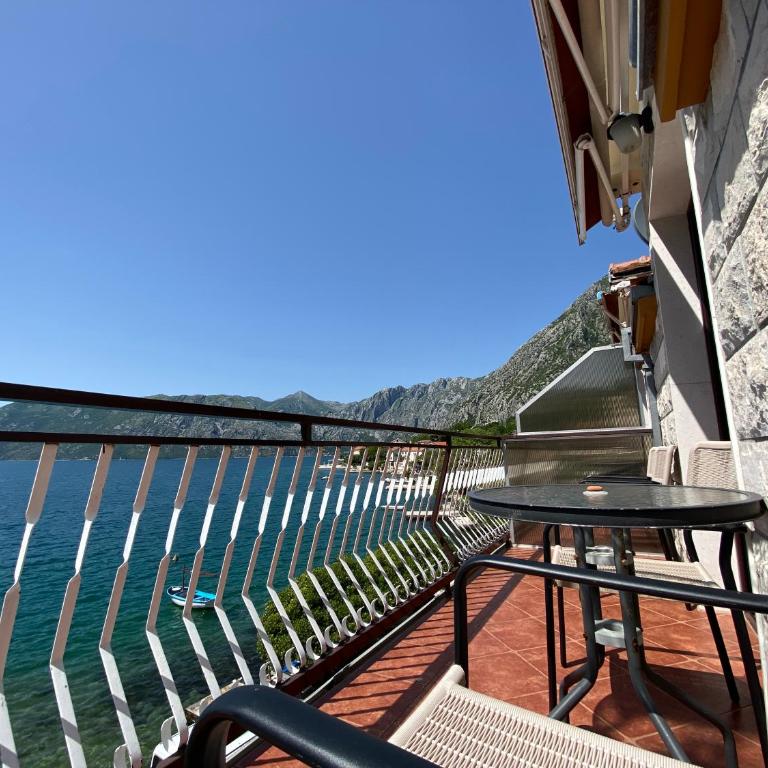 Apartments Djurovic - Studio with Sea View - 11