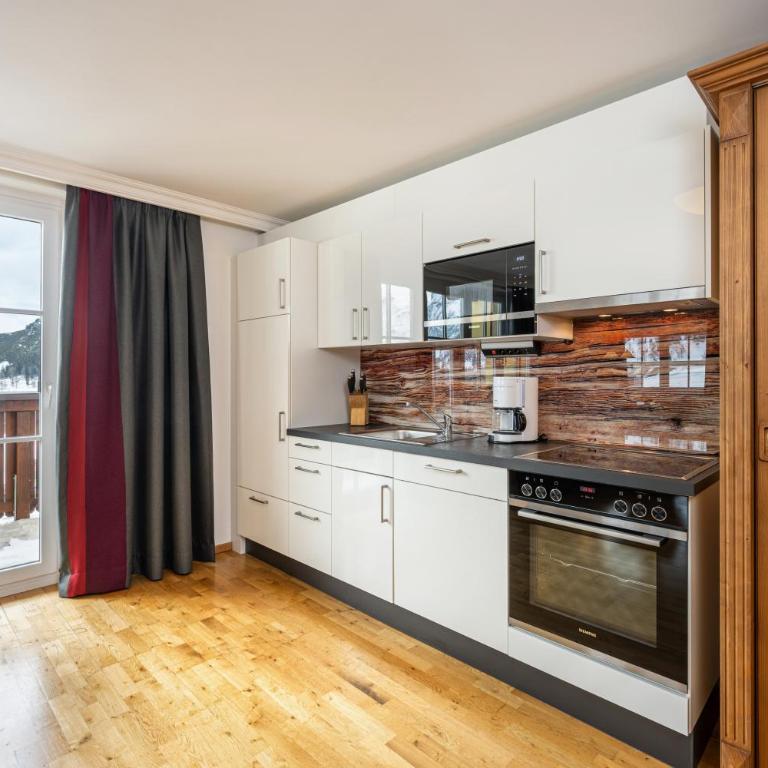 Hotel Almschlössl & Schrotteralm - Ferienwohnung mit 3 Schlafzimmern, Balkon und Panoramablick - 10