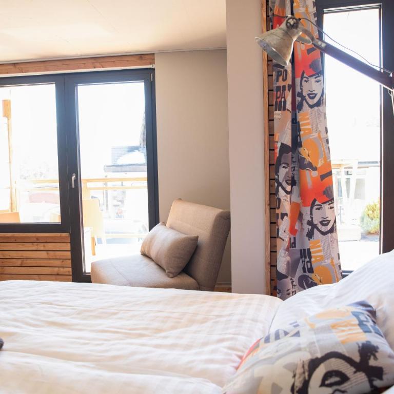 La Tzavane - Zimmer mit Kingsize-Bett und Balkon - 3