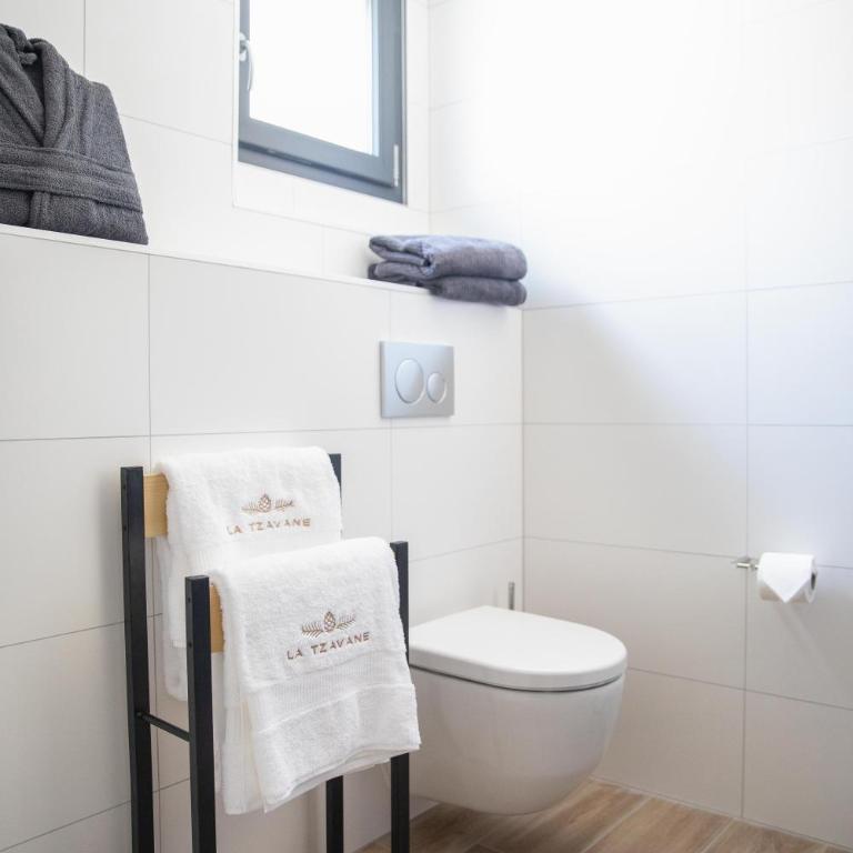 La Tzavane - Zimmer mit Kingsize-Bett und Balkon - 2