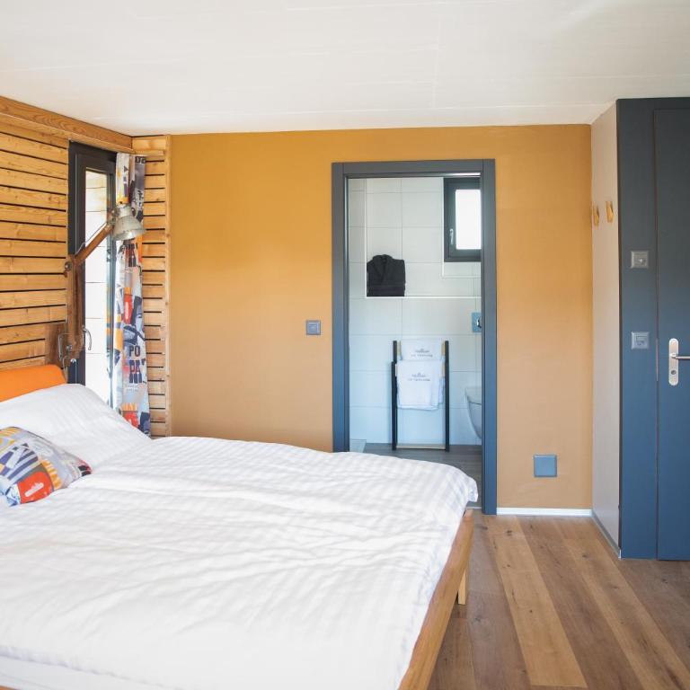 La Tzavane - Zimmer mit Kingsize-Bett und Balkon - 5